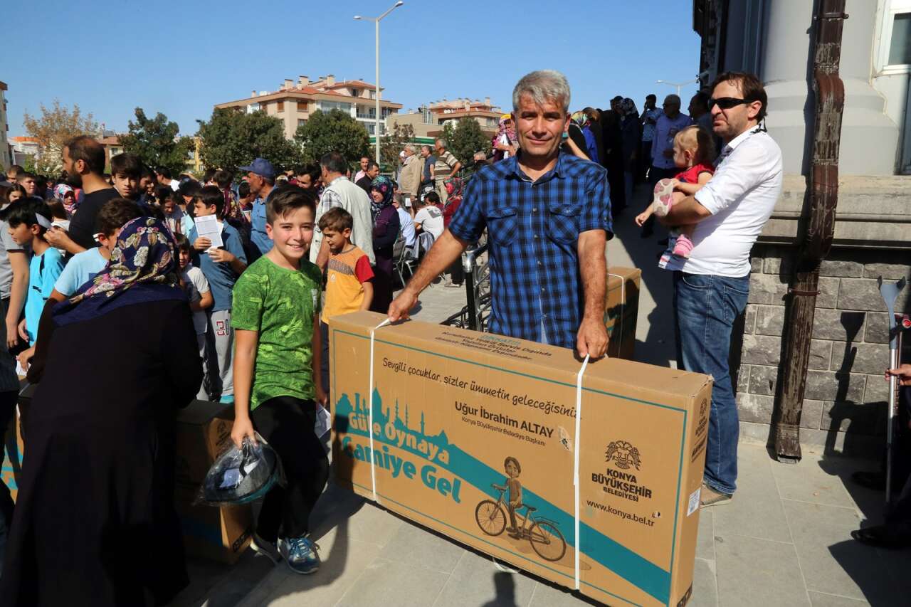 Okullar tatile girdi, şimdi sıra bisiklet hediyeli Konya geleneğinde 2